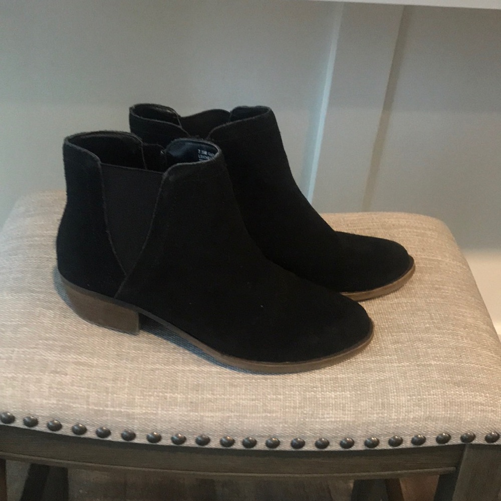 Kenzie Black boots. Excellent condition, only worn twice.